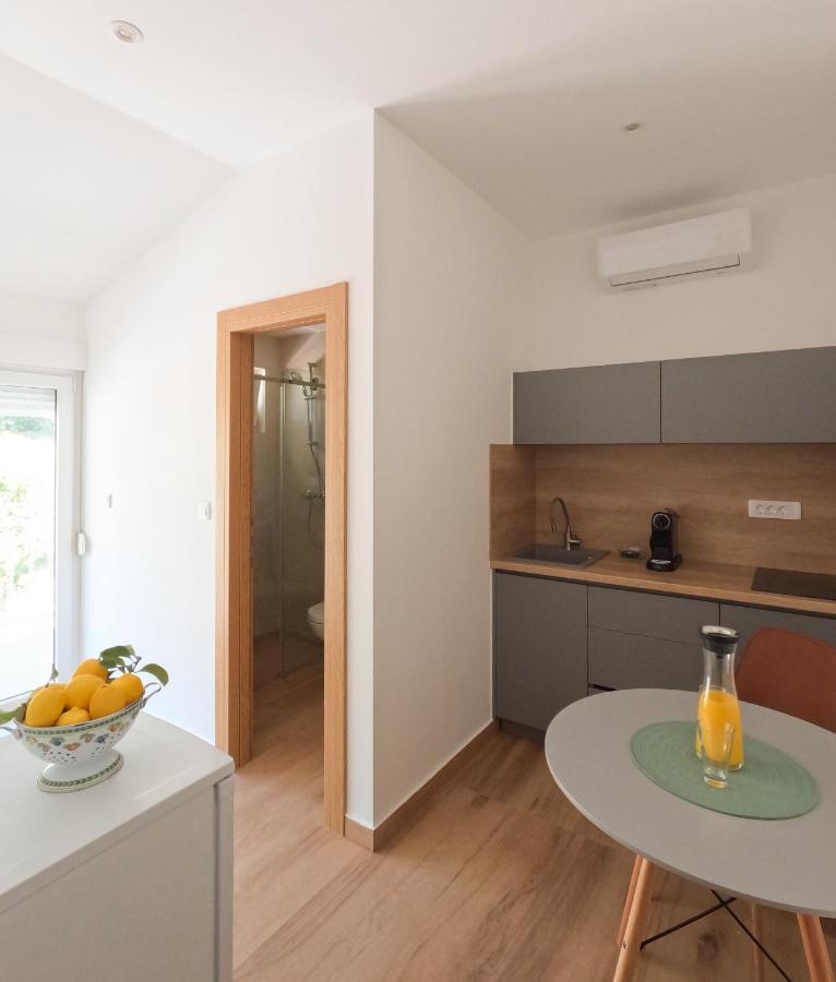Sea And Mountain View Apartments Duće Extérieur photo