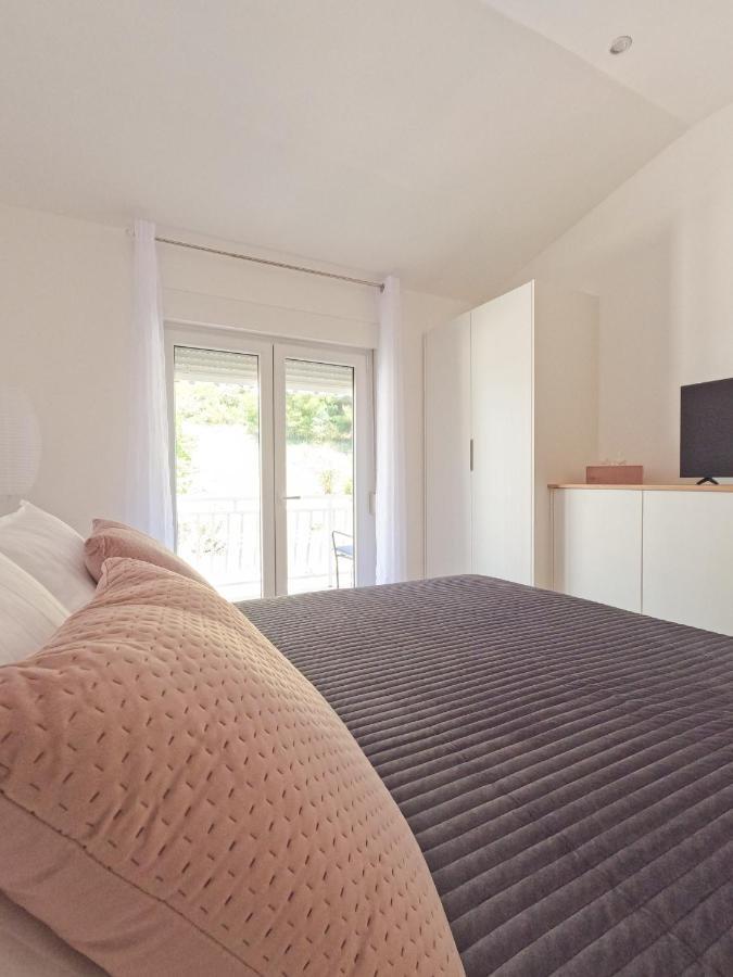 Sea And Mountain View Apartments Duće Extérieur photo